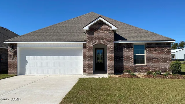 $258,500 | 127 Lake Ridge, Broussard, LA 70518