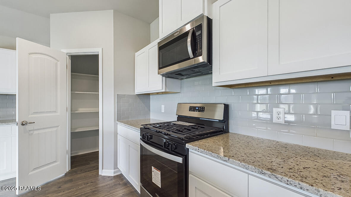 127 Lake Ridge Broussard, LA 70518 - Photo 4 of 30 127 Lake Ridge Drive, Broussard, LA