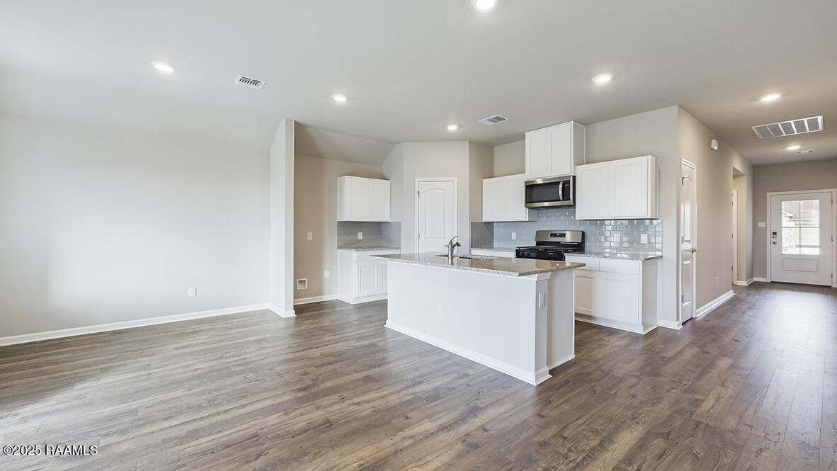 127 Lake Ridge Broussard, LA 70518 - Photo 6 of 30 127 Lake Ridge Drive, Broussard, LA