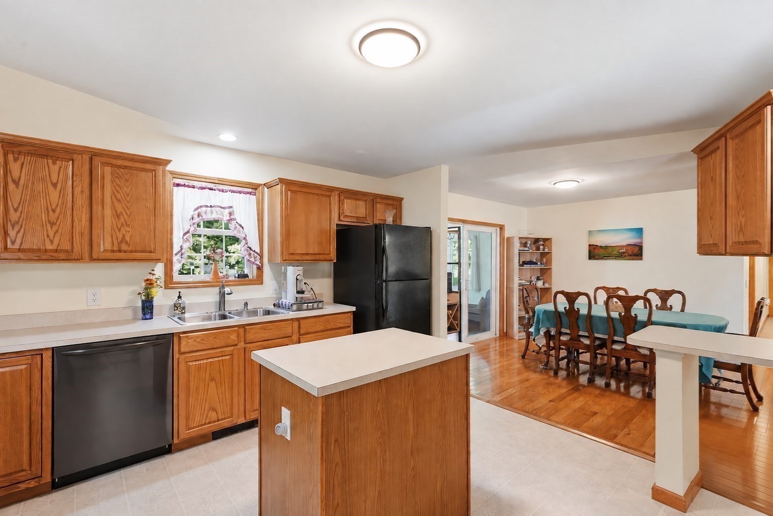 36 Ludlow Road Chicopee, MA 01020 - Photo 8 of 42 Gallery Image 8