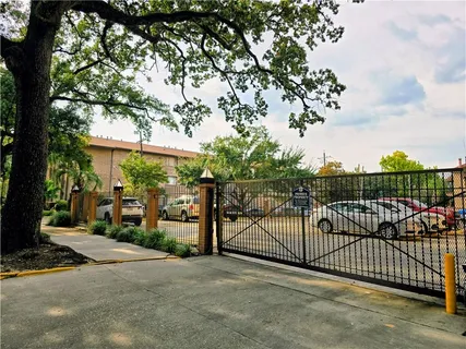 $425,000 | 3915 St Charles Avenue, Unit 704, New Orleans, LA 70115