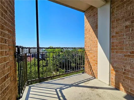 $425,000 | 3915 St Charles Avenue, Unit 704, New Orleans, LA 70115