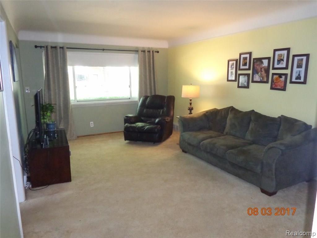 19362 Rensellor Street Livonia, MI 48152 - Photo 8 of 33 DSC03453 (1280x960).jpg