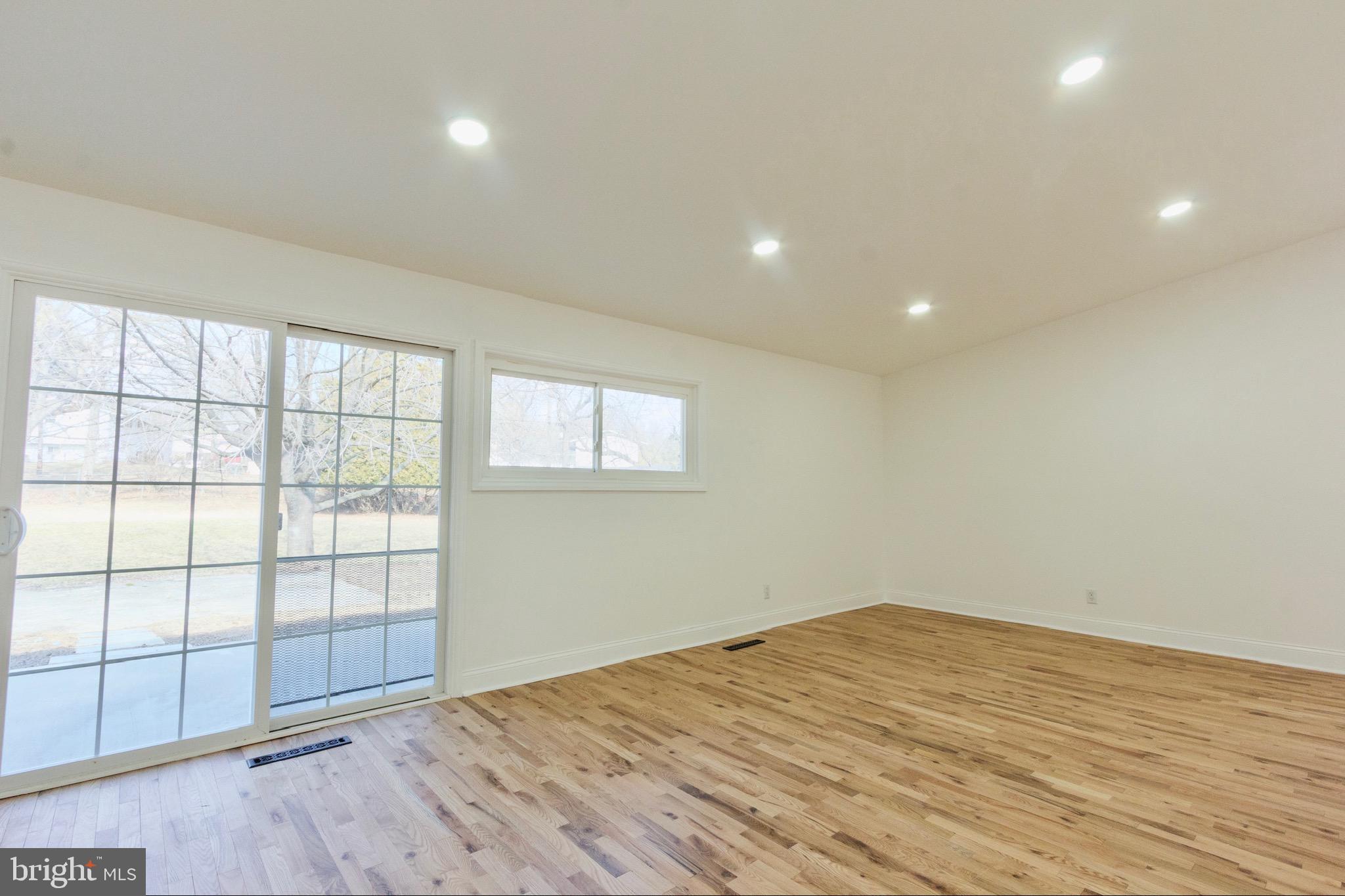 8206 Arrowhead Road Pikesville, MD 21208 - Photo 19 of 49 Living Room