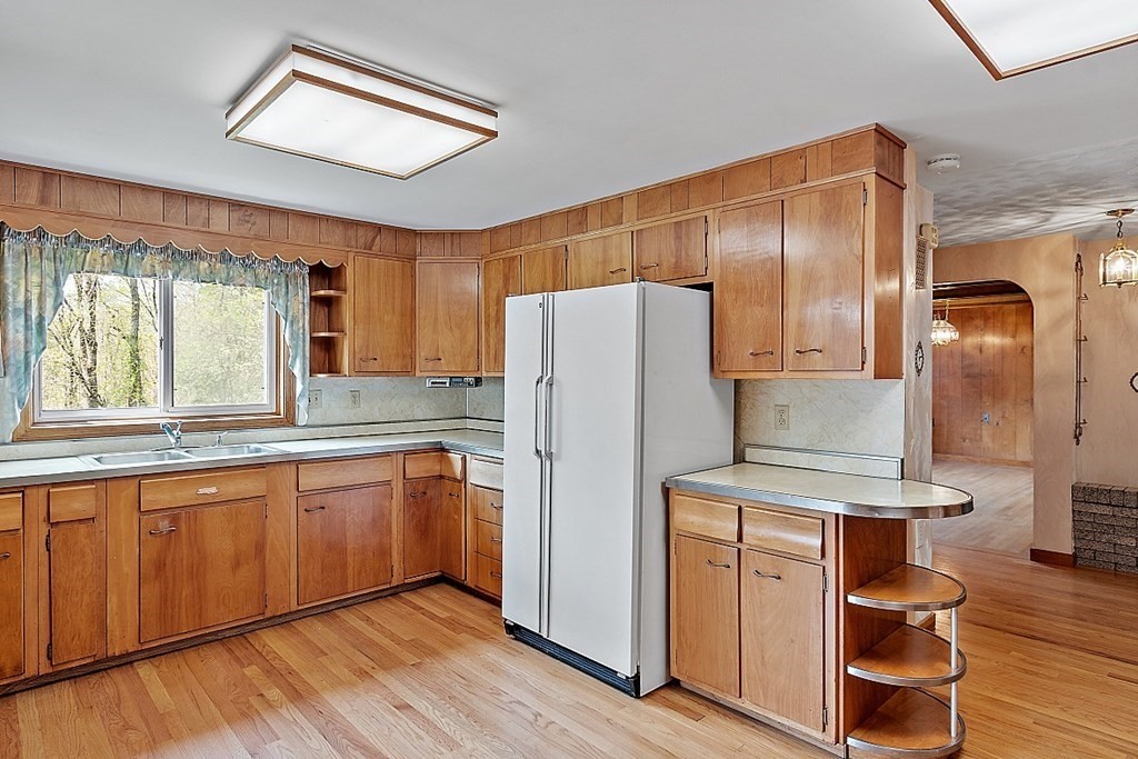 252 Massasoit Road Worcester, MA 01604 - Photo 5 of 39 Gallery Image 5