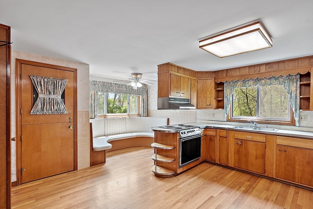 252 Massasoit Road Worcester, MA 01604 - Photo 6 of 39 Gallery Image 6