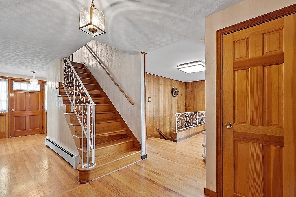 252 Massasoit Road Worcester, MA 01604 - Photo 10 of 39 Gallery Image 10