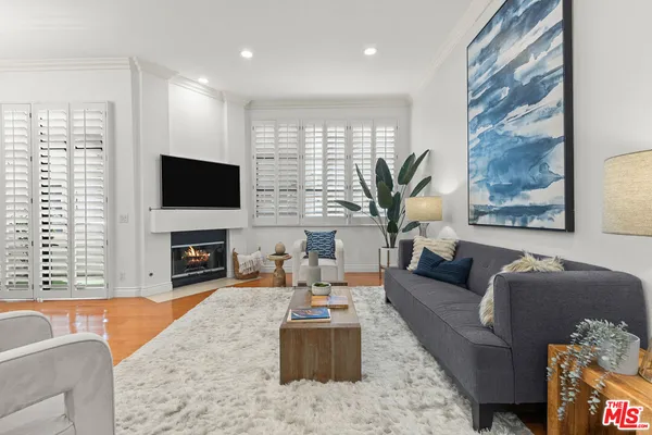 $1,049,000 | 11636 Montana Avenue, Unit 107, Los Angeles, CA 90049