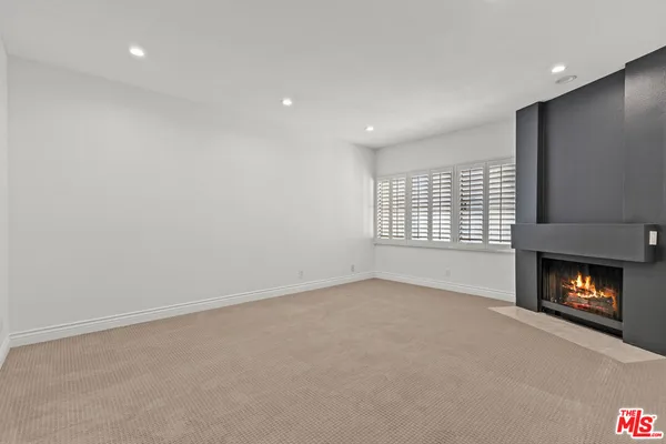 $1,049,000 | 11636 Montana Avenue, Unit 107, Los Angeles, CA 90049