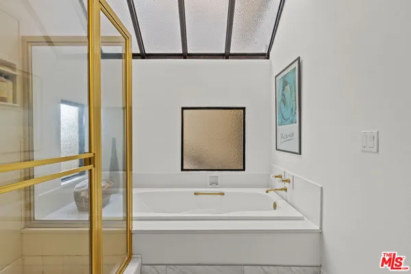 $1,049,000 | 11636 Montana Avenue, Unit 107, Los Angeles, CA 90049