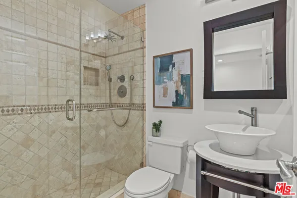 $1,049,000 | 11636 Montana Avenue, Unit 107, Los Angeles, CA 90049