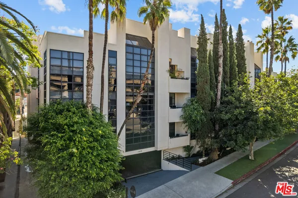 $1,049,000 | 11636 Montana Avenue, Unit 107, Los Angeles, CA 90049
