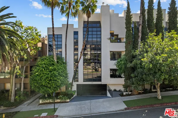 $1,049,000 | 11636 Montana Avenue, Unit 107, Los Angeles, CA 90049