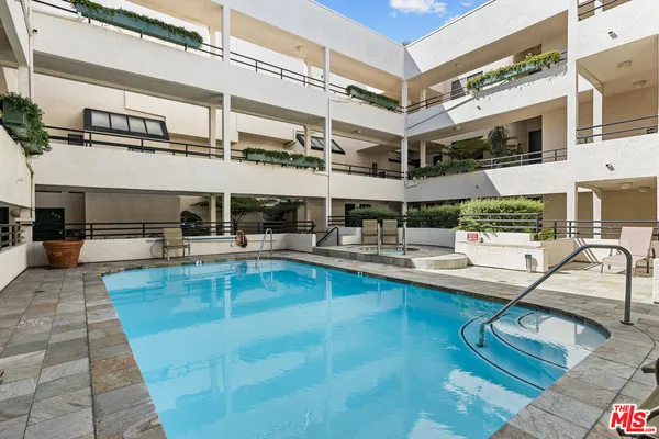$1,049,000 | 11636 Montana Avenue, Unit 107, Los Angeles, CA 90049