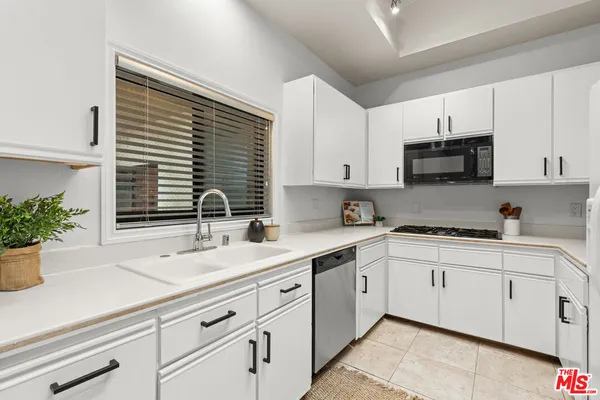 $1,049,000 | 11636 Montana Avenue, Unit 107, Los Angeles, CA 90049