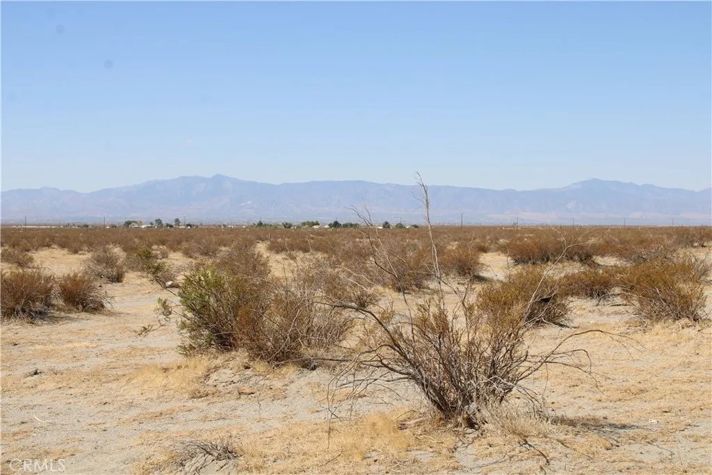 18 Lessing Road Adelanto, CA 92301 - Photo 15 of 19 a view of sky view and mountain