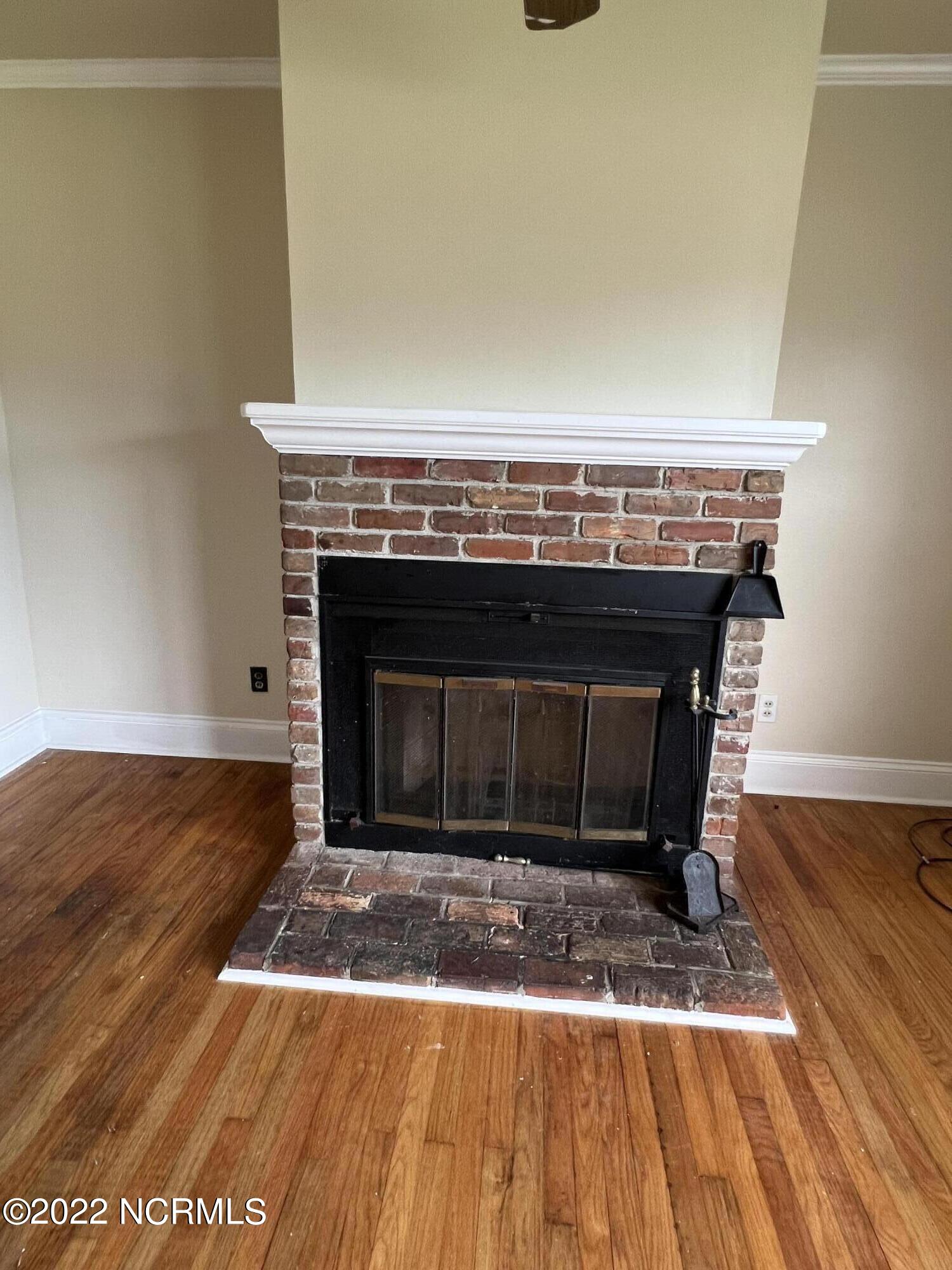 1912 Carey Road Kinston, NC 28501 - Photo 5 of 19 Fireplace