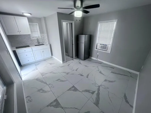 $1,350 | 2843 Forest Hill Boulevard, Unit 2, Palm Springs, FL 33406