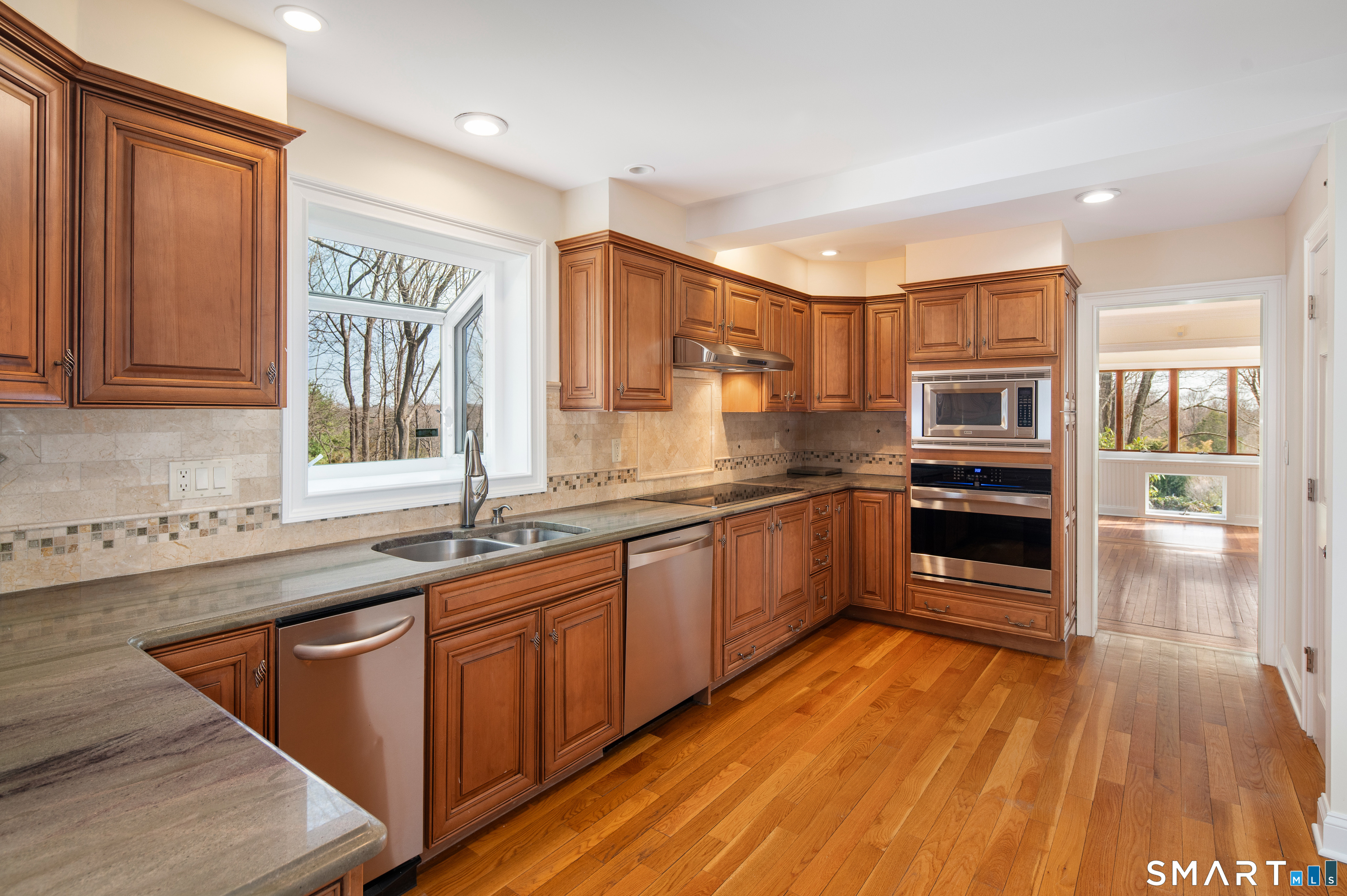 264 Chestnut Hill Road Norwalk, CT 06851 - Photo 4 of 31