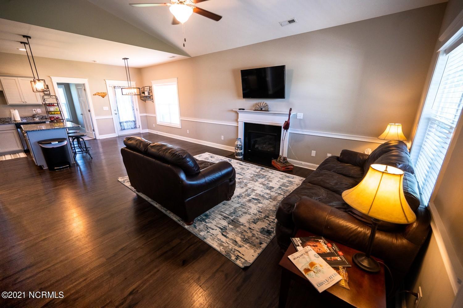 101 Jones Farm Road New Bern, NC 28560 - Photo 3 of 24 living room
