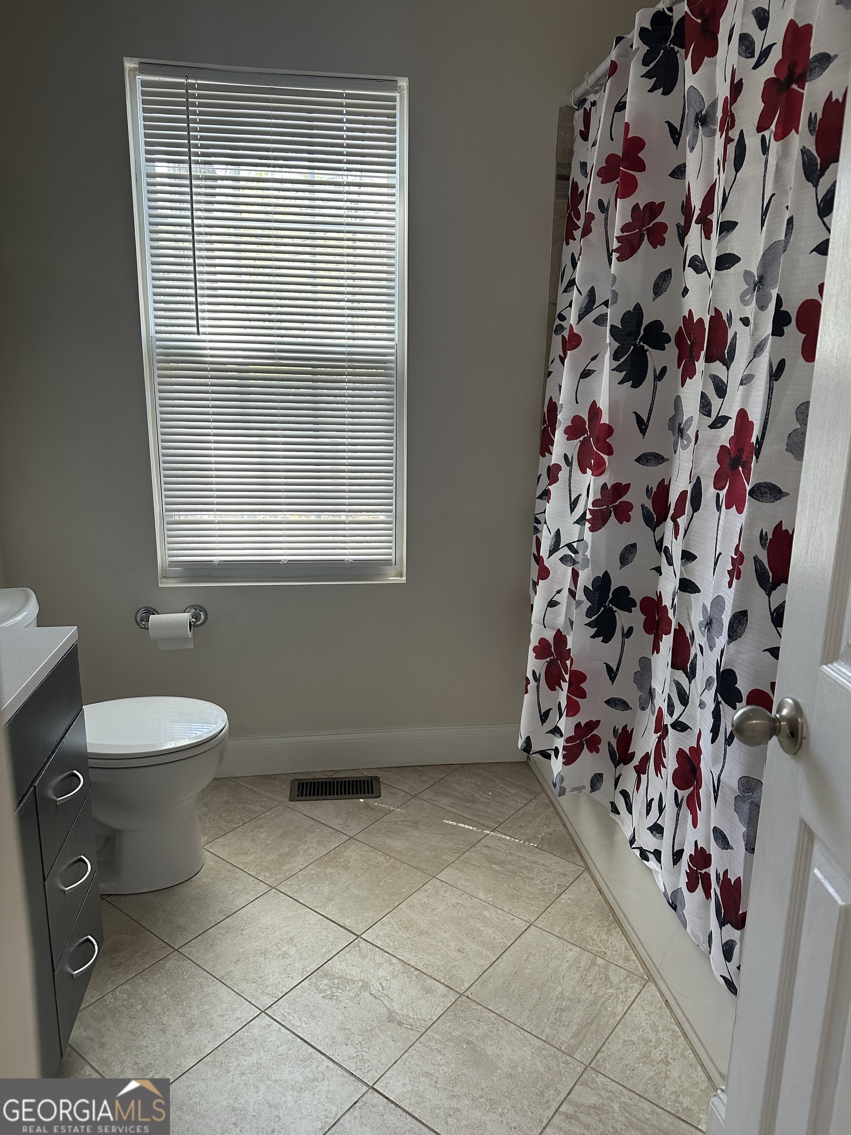 3114 The Trail Road Gainesville, GA 30501 - Photo 20 of 32 a bathroom with a toilet and a shower curtain