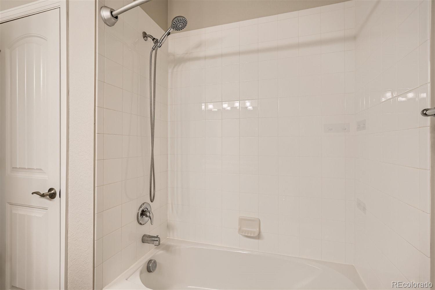 4718 River Highlands Loop Elizabeth, CO 80107 - Photo 22 of 28 a bathroom with a bathtub