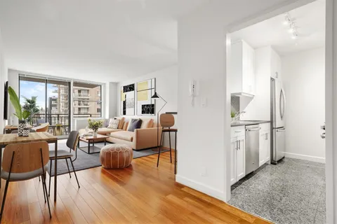 $5,995 | 300 East 75th Street, Unit 18D | Lenox Hill