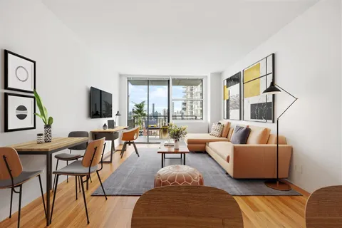 $5,995 | 300 East 75th Street, Unit 18D | Lenox Hill