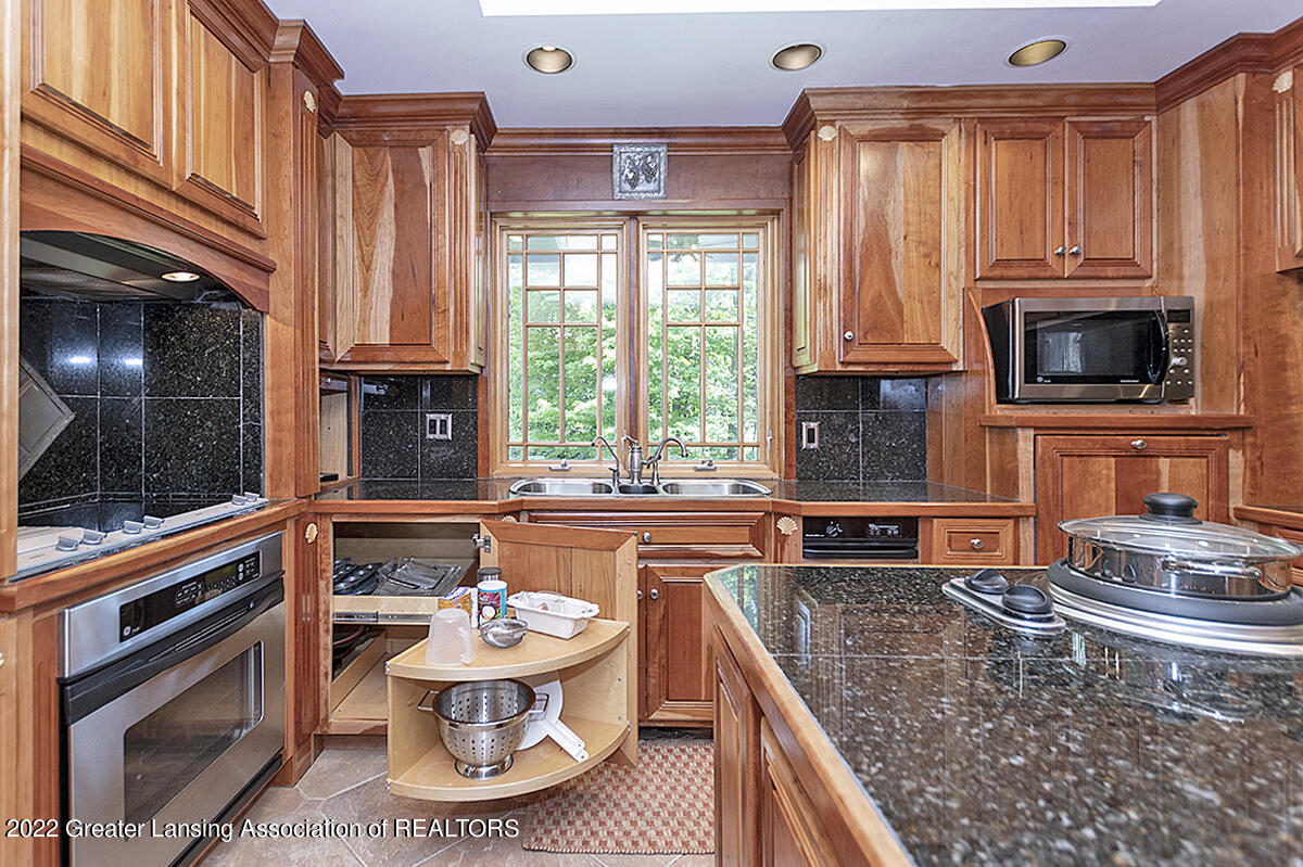 3420 Zimmer Road Williamston, MI 48895 - Photo 18 of 72 Built in Steamer