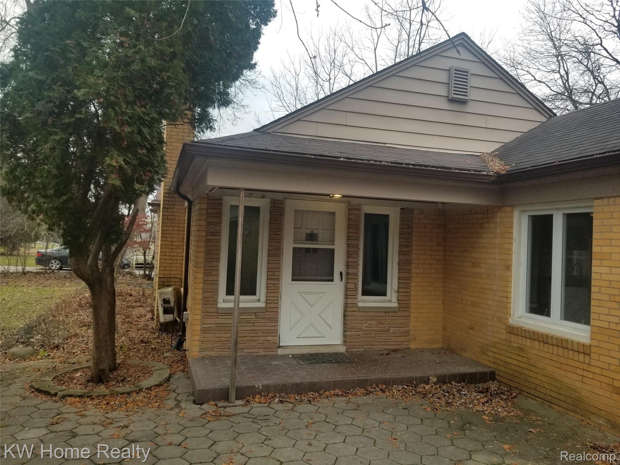 25815 Farmbrook Road Southfield, MI 48034 - Photo 13 of 34 FRONT ENTRANCE