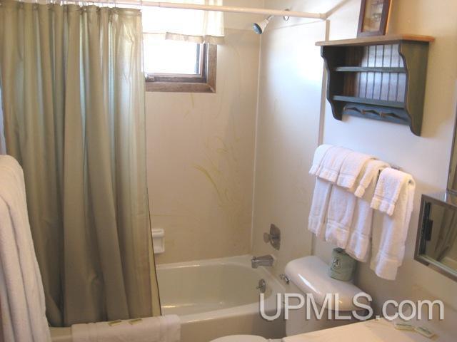 960 La Rue Court, Unit F8 Hurley, WI 54534 - Photo 7 of 14 Gallery Image 7