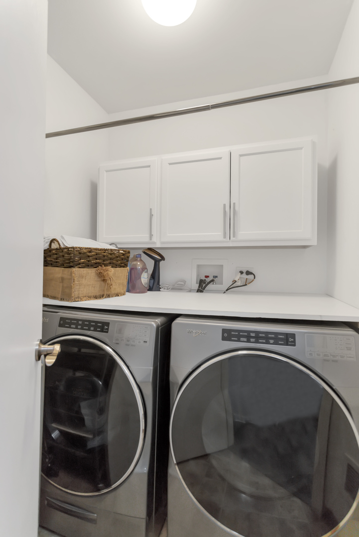 1420 Millbrook Drive Algonquin, IL 60102 - Photo 26 of 28 a utility room with dryer and washer