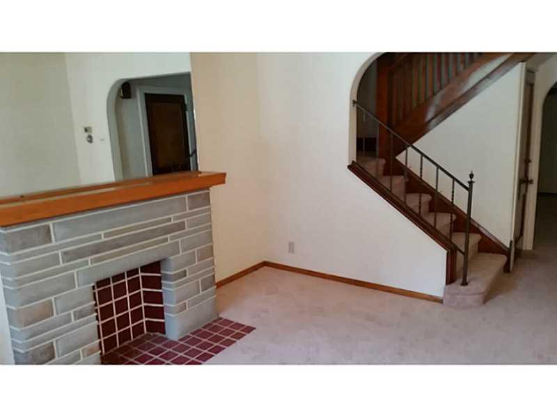 4135 Franklin Road Pittsburgh, PA 15214 - Photo 2 of 18 Living Room.