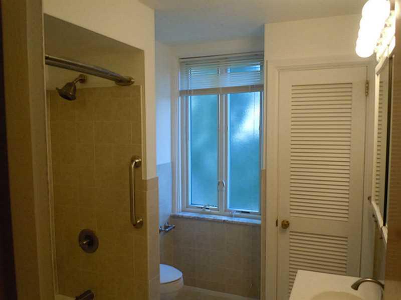 4135 Franklin Road Pittsburgh, PA 15214 - Photo 15 of 18 Full Bath.