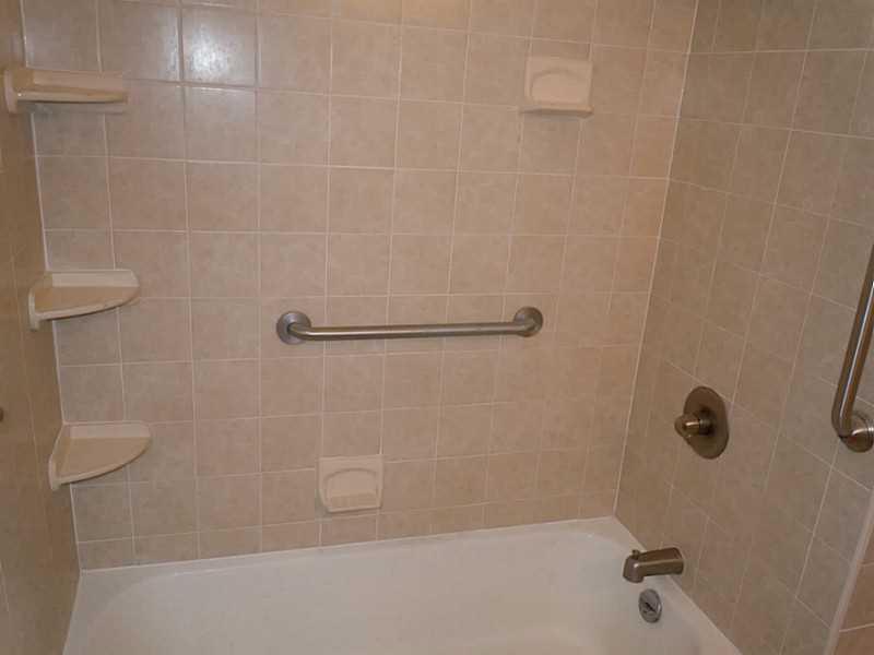 4135 Franklin Road Pittsburgh, PA 15214 - Photo 16 of 18 Full Bath.