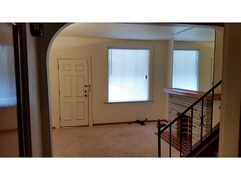 4135 Franklin Road Pittsburgh, PA 15214 - Photo 3 of 18 Living Room.