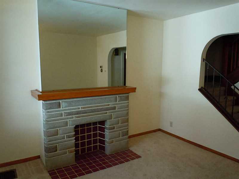 4135 Franklin Road Pittsburgh, PA 15214 - Photo 4 of 18 Living Room.
