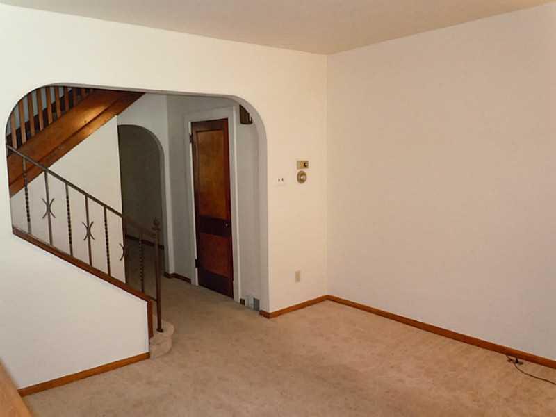 4135 Franklin Road Pittsburgh, PA 15214 - Photo 5 of 18 Living Room.