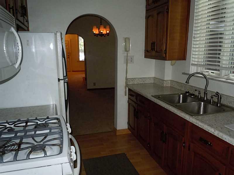 4135 Franklin Road Pittsburgh, PA 15214 - Photo 9 of 18 Kitchen.