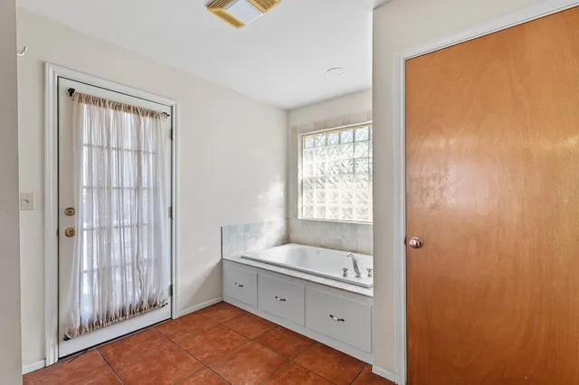 $695,000 | 505 Waldrip Street, Fredericksburg, TX 78624