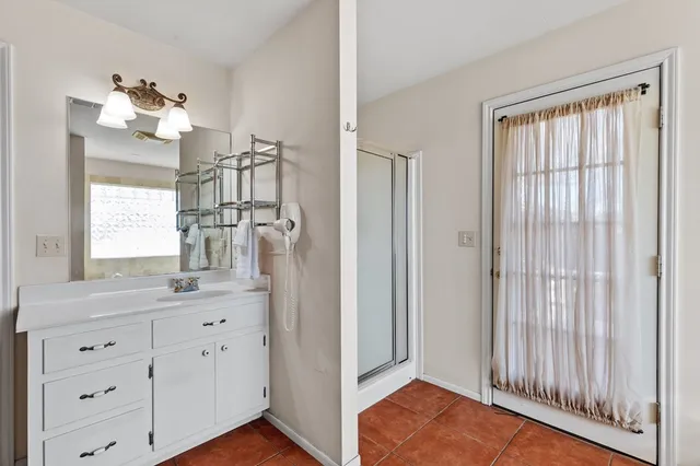 $695,000 | 505 Waldrip Street, Fredericksburg, TX 78624