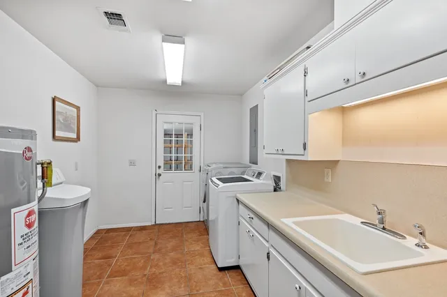 $695,000 | 505 Waldrip Street, Fredericksburg, TX 78624