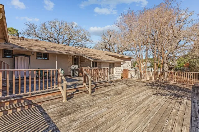 $695,000 | 505 Waldrip Street, Fredericksburg, TX 78624