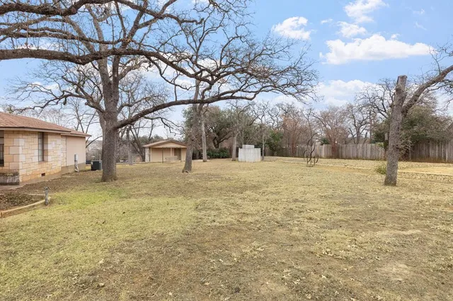 $695,000 | 505 Waldrip Street, Fredericksburg, TX 78624