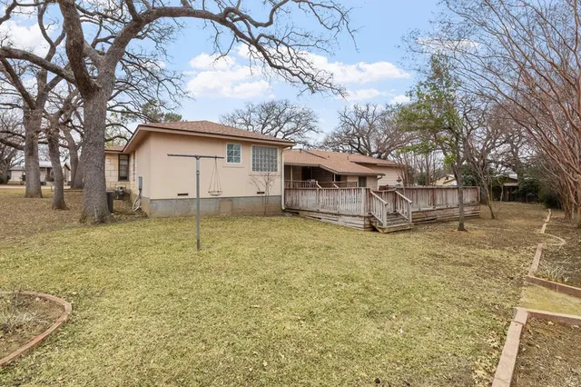 $695,000 | 505 Waldrip Street, Fredericksburg, TX 78624