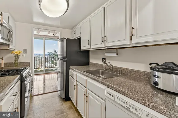 $389,000 | 301 North Beauregard Street, Unit 1608, Alexandria, VA 22312