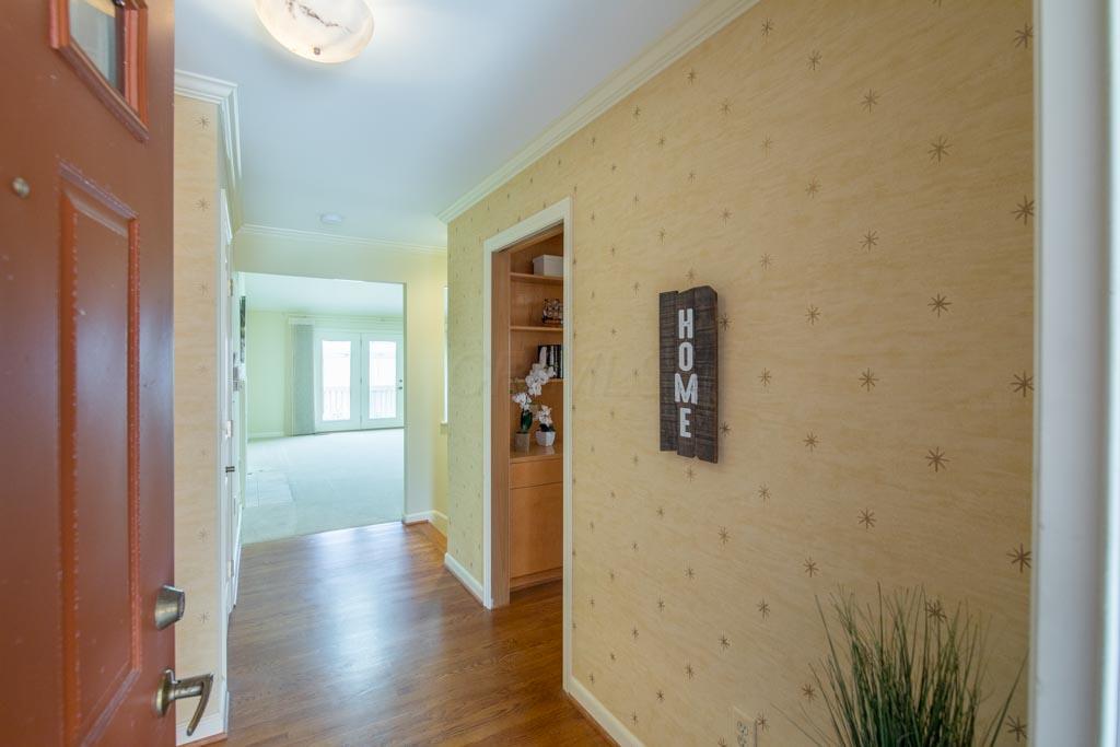 5725 Newgate Road Dublin, OH 43017 - Photo 2 of 37 Gallery Image 2