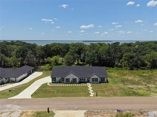 $460,000 | 206 Splitrail Drive, Mabank, TX 75143