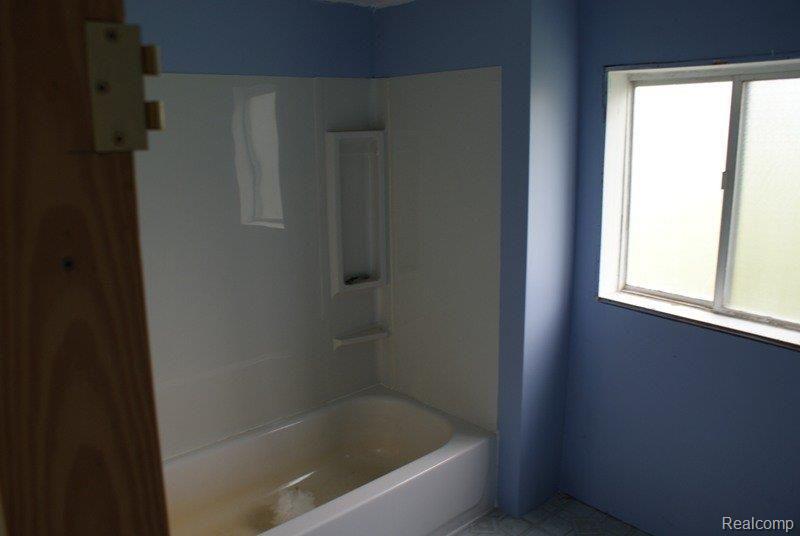 2025 Farnsworth Road Lapeer, MI 48446 - Photo 8 of 10 8