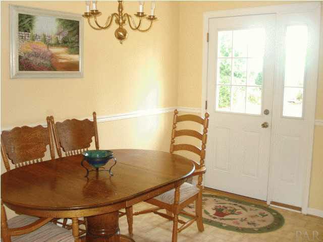 5580 Hibiscus Road Pensacola, FL 32504 - Photo 3 of 15 Dinning Area
